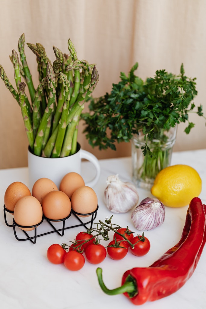 най-добрите храни за микробиома - зеленчуци, плодове, яйца, ферментирали храни