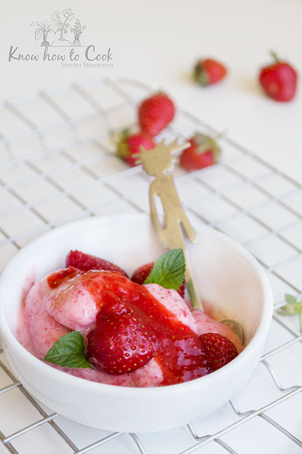 Безмлечен ягодов сладолед с ягодов сироп
